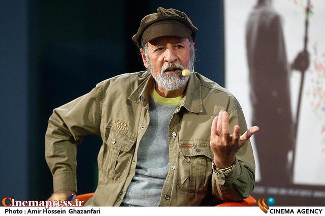 فقط «کمدیهای نازل» نیستند که خانوادهها را هدف قرار دادهاند/ سینمای موسوم به «روشنفکری» یا «مخاطب خاص» وضعیتاش دست کمی از کمدیهای سطحی ندارد و چه بسا بی هویتتر و وام دار غریبه بودن از سر و رویشان میبارد