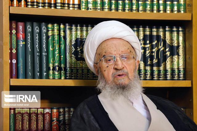 آیت‌الله مکارم شیرازی: استغفار بحران‌های اجتماعی و کمبودها را رفع می‌کند