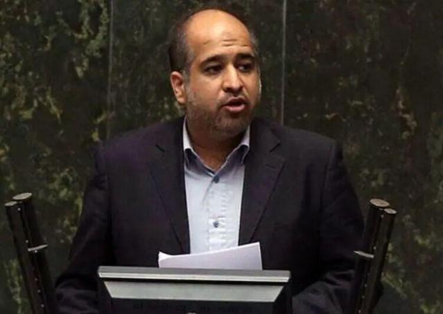 نماینده تهران: پول‌های مردم به جیب فوتبالیست‌های درجه‌چندم خارجی می‌رود