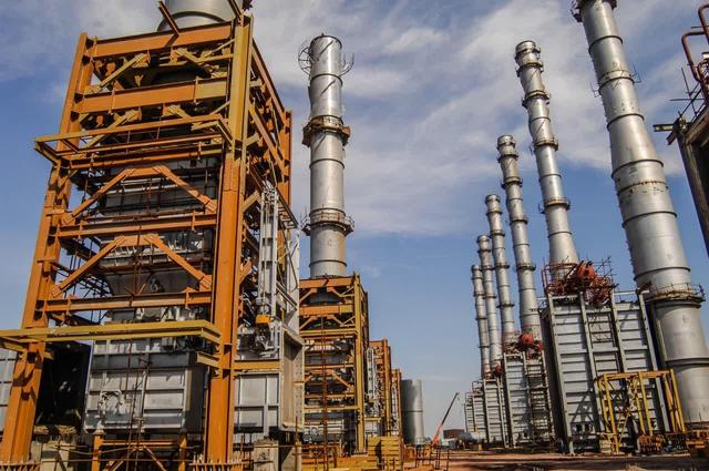 صرفه‌جویی ۶ میلیون یورویی با ساخت ۲ برج و ۳۶ مخزن میدان نفتی آزادگان جنوبی در اراک