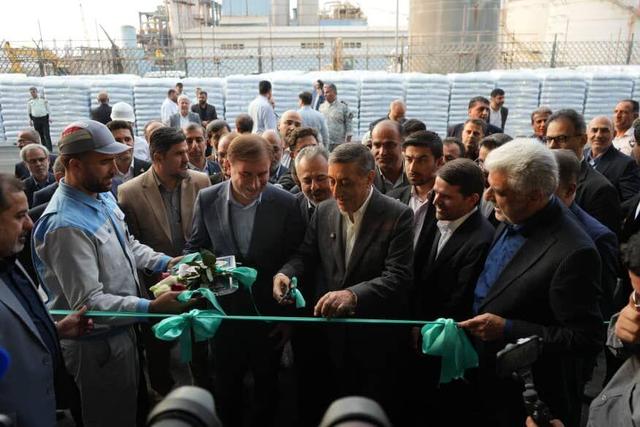 معاون اجرایی رئیس‌جمهور یک طرح اقتصادی را در عسلویه افتتاح کرد