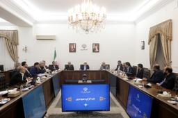 عارف: عواید حاصل از مصوبه بنزین در قالب کالابرگ به مردم ارائه میشود