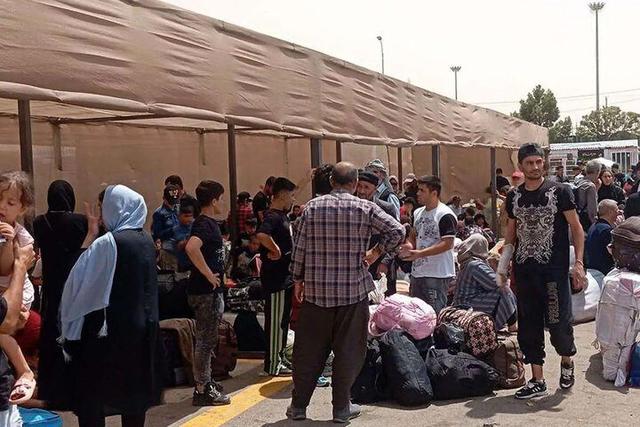 استاندار تهران: ایران چندین برابر ظرفیت پیش‌بینی شده، مهاجر پذیرفته/ از ابتدای سال جاری، ۵۰۰ هزار نفر از اتباع غیر مجاز ساکن در پایتخت، ساماندهی شده‌اند/ با خروج این اتباع، ۳۰۰۰ کلاس درس آزاد شده که موجب کاهش چشمگیر تراکم دانش‌آموزی در کلاس‌ها از ۴۸ به ۲۹ نفر شده/ نزدیک به یک‌چهارم جمعیت کشور، در استان تهران ساکن هستند