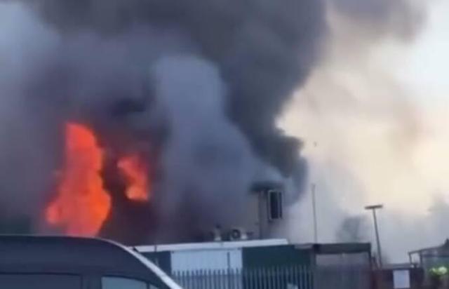 فیلم/ آتش‌سوزی شدید در پایتخت انگلیس