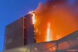 فیلم/ بیمارستانی در اسپانیا در شعله‌های آتش