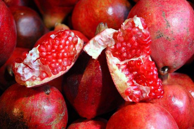 معاون وزیر جهاد: انار ایران بدون مصرف سم و کاملاً پاک تولید میشود