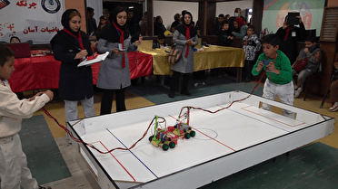 رقابت علمی دانش آموزان رشته رباتیک در همدان