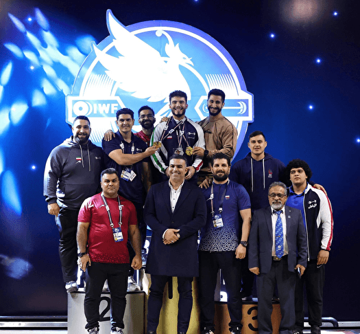 قهرمان دو وزنه بردار ایران در روز نخست جام فجر