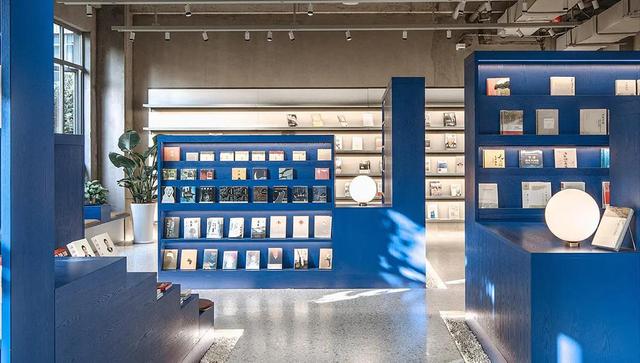 کتابفروشی LVWA ؛ قدرت معماری مشتری را جذب می کند! (+تصاویر)