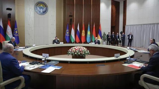 تاکید پوتین بر اهمیت توسعه سامانه‌های پدافند هوایی