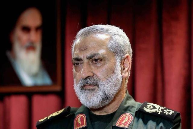 سردار شکارچی: لیبرالها و سکولارهای خائن امروز طلبکار بسیجیان هستند/ جای تاسف است که فردی وطن فروش و دین فروش بگوید که تسلیم آمریکا شویم