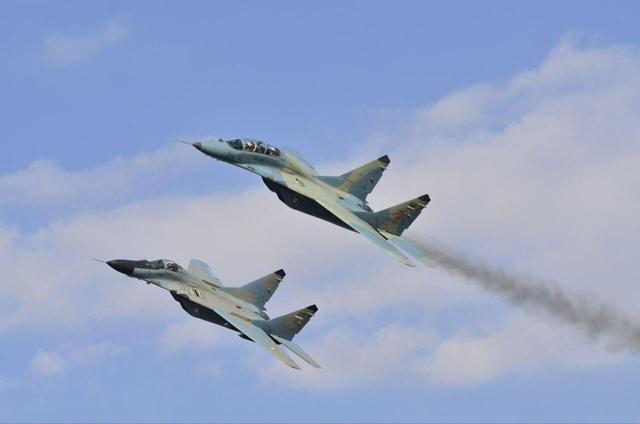 ادعاها درباره حمله هوایی به تهران از طریق آسمان عراق صحت دارد؟/ علت پرواز جنگنده های ارتش در آسمان پایتخت