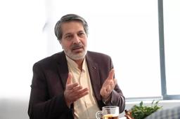 واکنش عمادالدین باقی به ماجرای سیم کارت سفید/ هیچ وقت پول برای فیلترشکن ندادهام/ همین امروز باید همه فیلتر برای همه مردم در ایران برداشته شود اما...