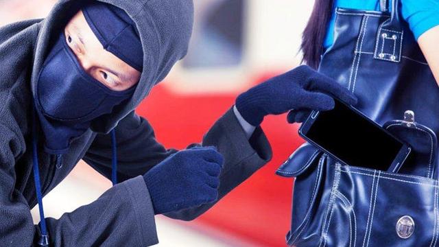 این خانم دزد موبایلش را شناخت اما نتوانست ثابت کند + فیلم