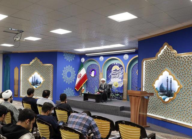 شعر در خط مقدم جنگ شناختی آخرالزمان است