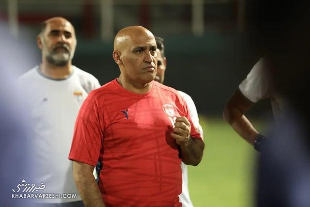 خبرورزشی‌گردی| منصوریان: اگر برادرم آن حرف را زده بود آتشش می‌زدم/ هیچ‌وقت در پرسپولیس تست ندادم/ برای فیلمبرداری در توالت زنانه قایم شدم!