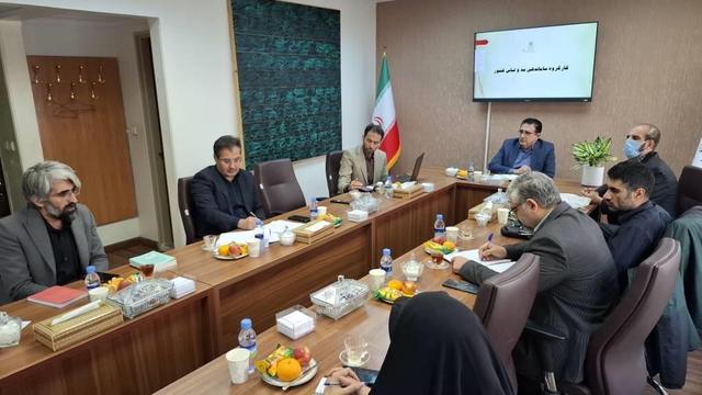 باید دوگانهسازیها را از ادبیات خود حذف کنیم