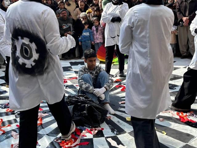 اجرای هفت اثر نمایشی در نخستین روز جشنواره تئاتر کردستان