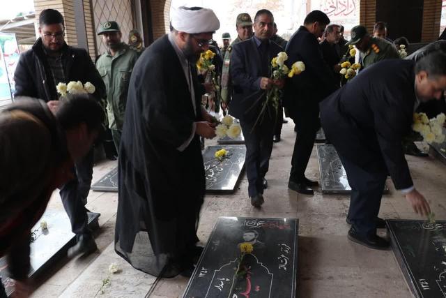 گلزار شهدای زنجان عطرافشانی شد