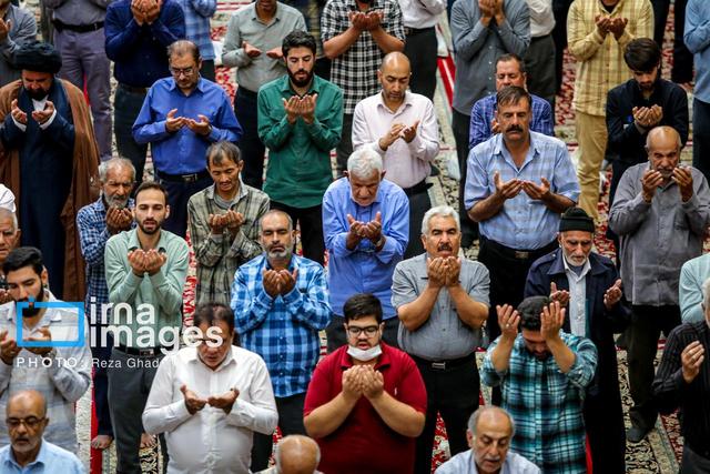 فیلم | اقامه نماز باران در حرم مطهر رضوی