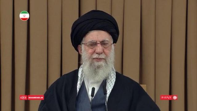 رهبر انقلاب: صهیونیست‌ها آمدند، کتک خوردند و دست خالی برگشتند +ویدیو