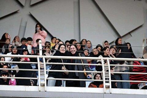 نخستین حضور زنان تماشاگر در ورزشگاه امام رضا (ع) در مشهد