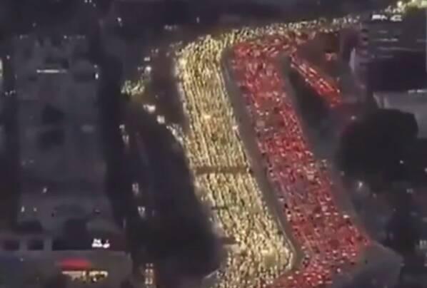 فیلم/ قابی از ترافیک روز شکرگزاری در مرکز لس‌آنجلس