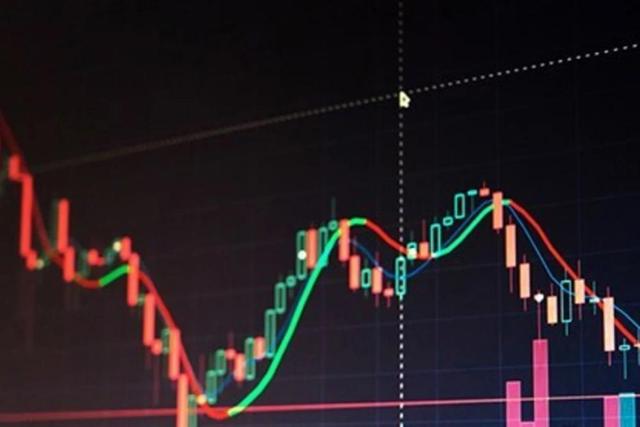 بورس در گرداب نیمه‌سال؛ قایق شاخص منتظر باد آرامش