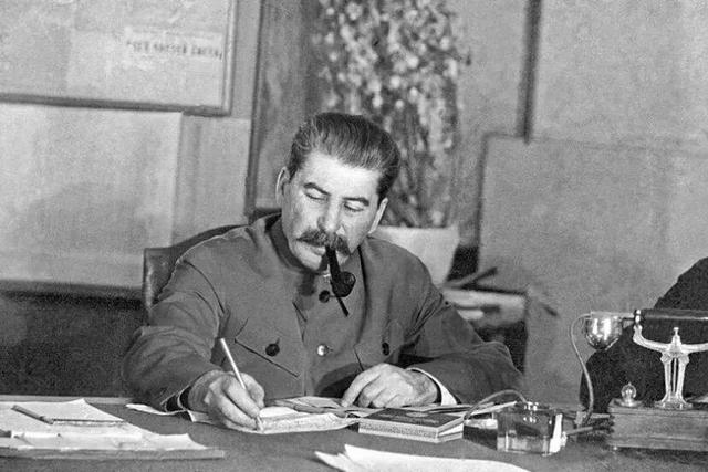 عکس/ استالین» در کنار لنین و میخائیل کالینین؛ سال ۱۲۹۷