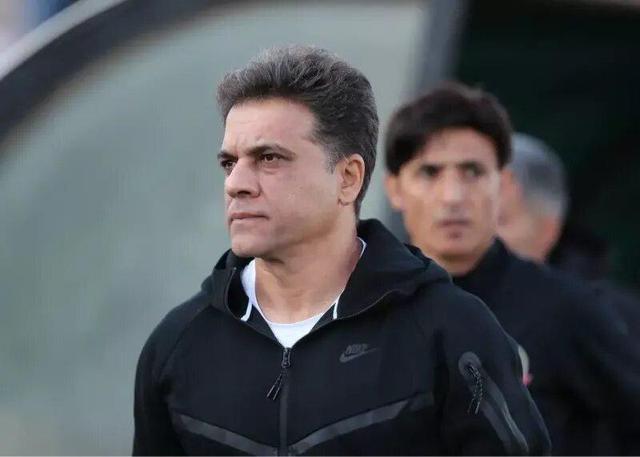 خشم سرمربی شمس‌آذر از داوری؛ به خدا واگذارت می‌کنم!