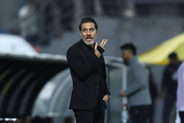 پاسخ افشین پیروانی به شعارهای هواداران استقلال