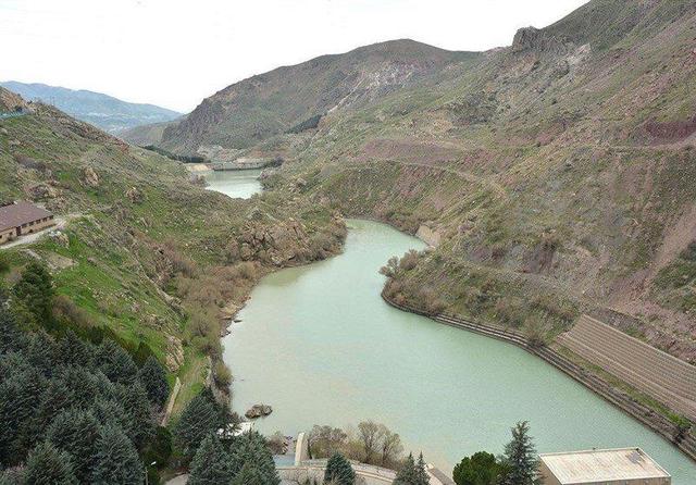 پروژه‌های میلیاردی ایران را تشنه‌تر می کند | هشدار قرمز برای تهران و اصفهان | غارت آب در بالادست