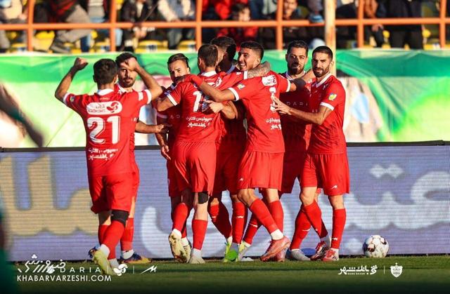 پرسپولیس با پیروزی به استقلال رسید/ صدرنشینی قبل از دربی با موشک سروش و اورونوف