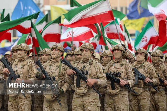 گردهمایی بسیجیان ناحیه احمد بن موسی (ع) شیراز به مناسبت هفته بسیج