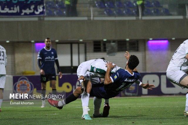 تساوی بدون گل ذوب‌آهن و خیبر در نیمه اول