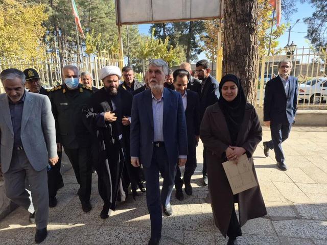 وزیر فرهنگ و ارشاد اسلامی از مجتمع ثامن‌الحجج خلیل‌آباد بازدید کرد