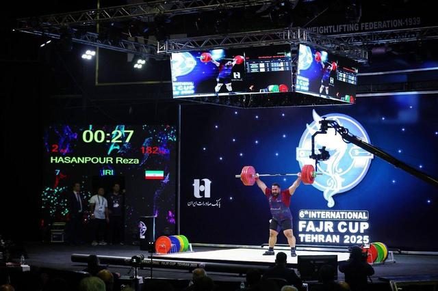 وزنه‌بردار فوق‌سنگین ایران قهرمان جام فجر شد