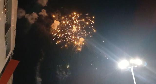 صدای انفجار در شمال غرب تهران ناشی از آتش بازی در یک مجتمع تجاری است