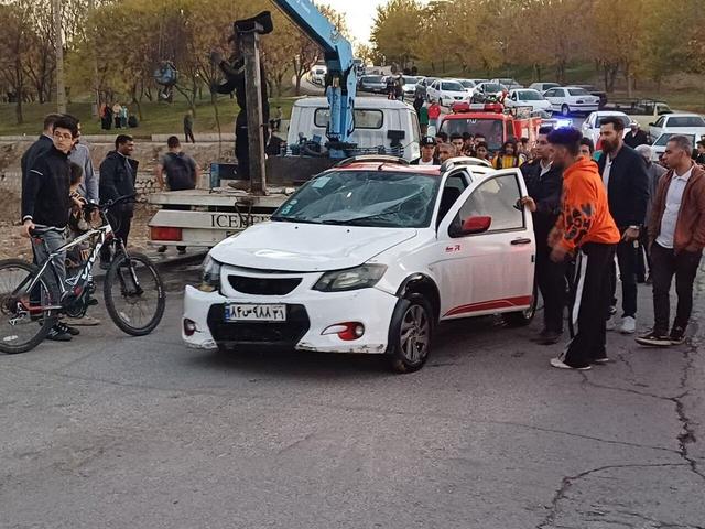 فیلمl سقوط خودرو از پل موقت جهادگران خرم‌آباد
