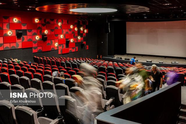 آلودگی هوا سینماها را خلوت کرده/ آمار فروش فیلمها واقعی است؟