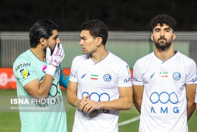 مدافع استقلال در آستانه محرومیت