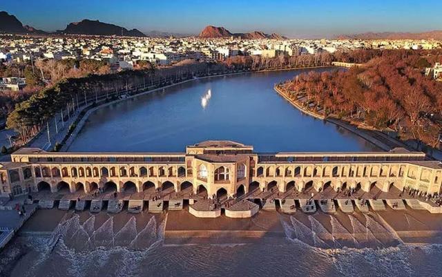 عکس/ پل خواجو و زاینده‌رود خروشان در دوران قاجار