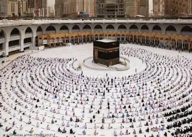 اهمیت و آثار رو به "قبله" نشستن در سیره پیامبر اکرم (ص)