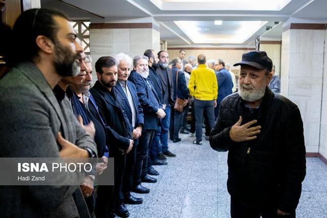 مراسم یادبود هادی مرزبان با حضور هنرمندان/ از اکبر زنجانپور تا حامد کمیلی