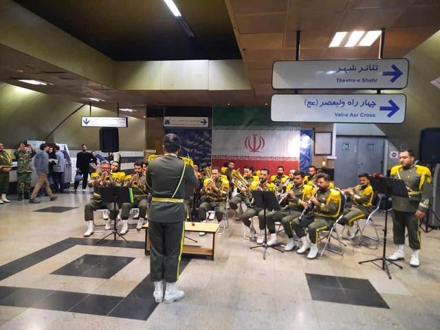 نواخته شدن مارش نظامی در مترو تهران
