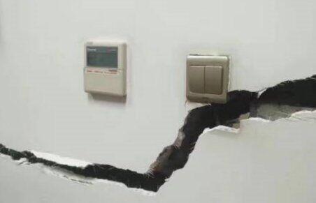 ۲۰ واحد مسکونی در پی زلزله دیروز بهاباد تخریب شد