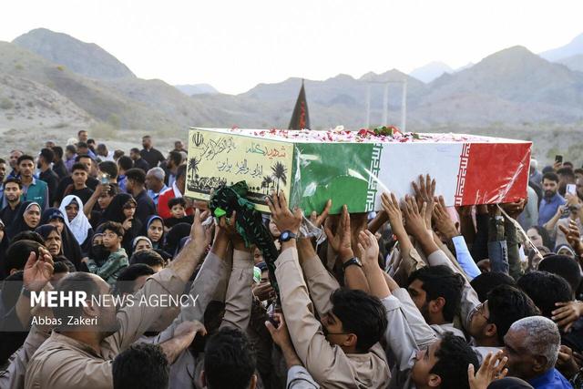 پیکر مطهر شهید گمنام در سمنان تشییع شد