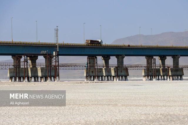 رحمانی: فناوری های جدید برای بهبود وضعیت دریاچه ارومیه استفاده می شود