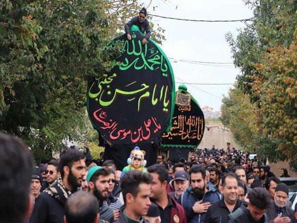 پرچم‌گردانی امام حسین(ع) در قیامدشت با حضور گسترده مردم