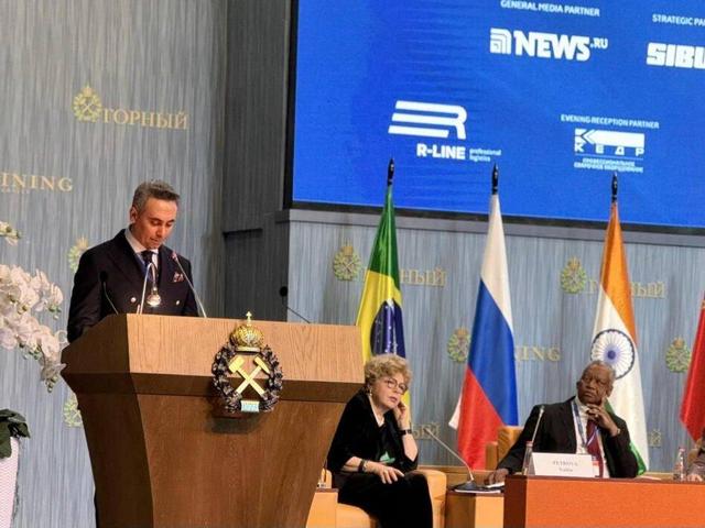 حضور نماینده شهرک سلامت اصفهان درهفتمین فروم شهرهای بریکس در روسیه